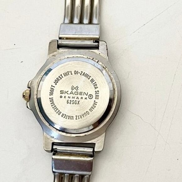 Skagen Watch Women‎ Silver Tone White Dial Gold Bezel Ribbed Band Needs Battery - Picture 6 of 6